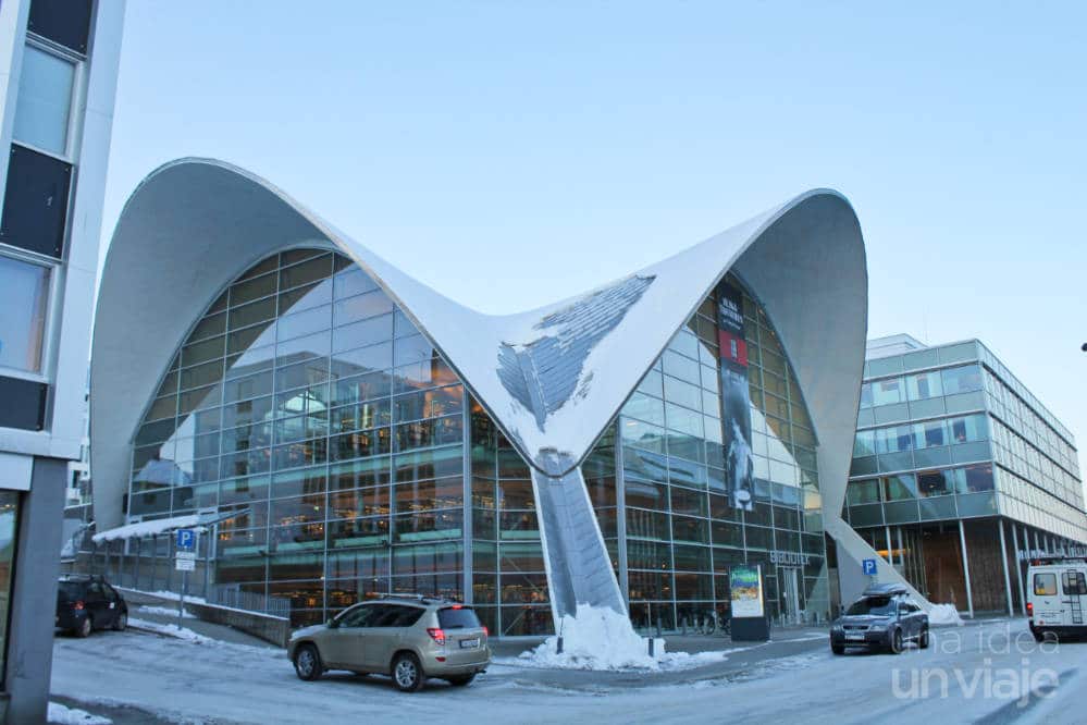 Biblioteca municipal de Tromso en invierno