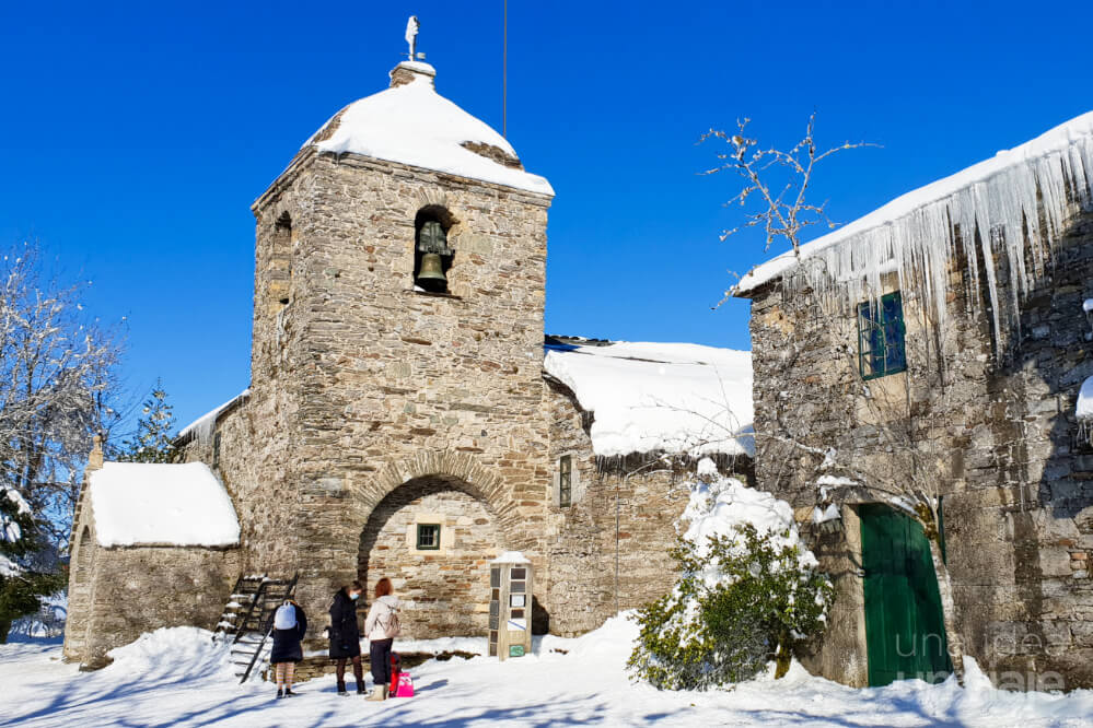 iglesia de O Cebreiro con nieve